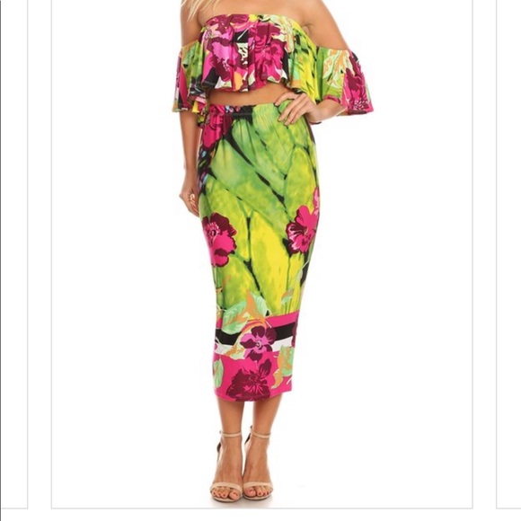 Cute floral two piece - Picture 1 of 4